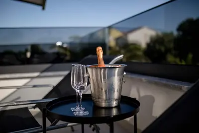 Image de Appartement d'une chambre avec la terrasse Banjol, Rab (A-21635-b)