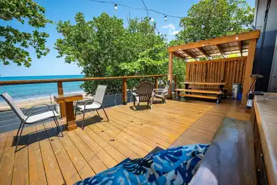 Image de Oceanfront 5br Oasis w/ Decks & Direct Beach Access