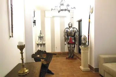 Image de Courtly Knights - A Stay Fit for a King and Queen!