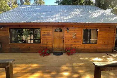 Bass lake charming cabin with Ac, WiFi
