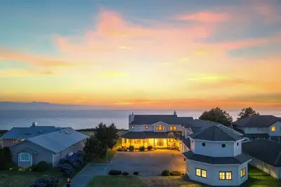 Image de Seacliff Haven | Waterfront Luxury, Stunning Views, Hot Tub & Game Room
