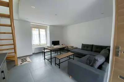 Image de Charmant Appartement à Proximité du Circuit