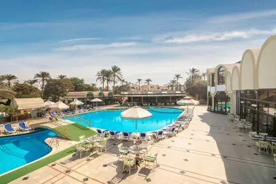 Image de Unwind in Cairo Steps from Ancient Marvels with Pool & Entertainment