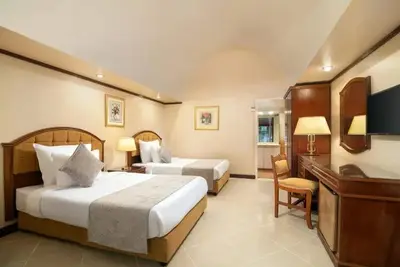 Image de Discover Cairo's Treasures: Comfortable 3 Rooms, Poolside Fun & Spa Indulgence