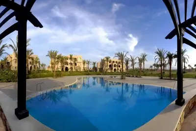 Image de Garden-View Escape l Rooftop & Heated Pool, Beach Shuttle & Sports Courts