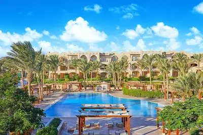 Image de Unwind in Stylish Comfort w/ Outdoor Pool and Close to Cleopatra Beach