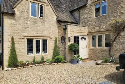 Image de Large Cotswold Country House\nPerfectly located\nStunning country kitchen with Aga