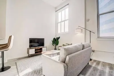 Image de CozySuites - 2br with Direct Skybridge Access #8