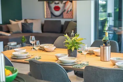 Image de \"Silence meets style - your exclusive Haffapartment. \"