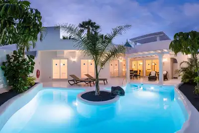 Image de Charmin 3 bedroom villa, private pool, 120 m2 roof terrace, Ac, Free WiFi