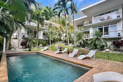 Image de Namaste Oasis complex by Fokl