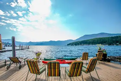 Image de Tranquil Waters Float Home