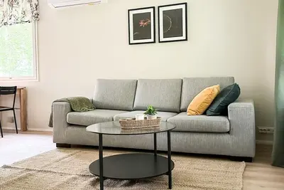 Image de Modern apartment by the lake close to the city centre
