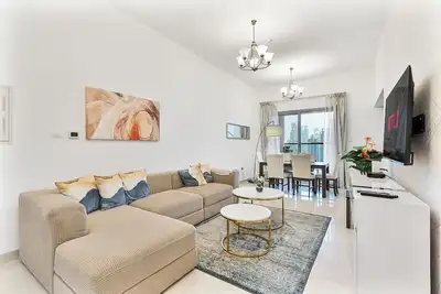 Image de Modern 4br w/ Gym, Pool, Sauna & Skyline Views