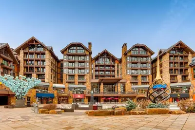 Image de Luxury Vail Village 4 Bedroom + Den Residence - Walk to Lift, Shops, and Dining!