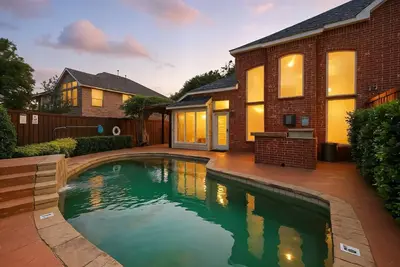 Image de Lewisville Luxe Oasis | Pool, Bbq, Theater Room