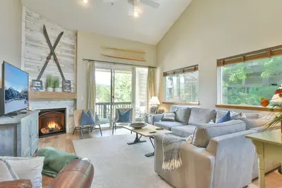 Image de Pointe at Lake Dillon Townhome: Hot Tub, Mountain Views!