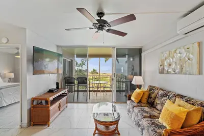 Image de New Listing | Beachfront Bliss at Menehune Shores 421