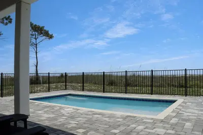 Image de ☀️Beachfront with Private Pool | 🐾Pet-Friendly🐾 | Seminole Wind☀️