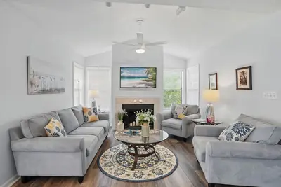 Image de Walk to Pier • Gated St. Simons Beach Condo • Pool • Tennis