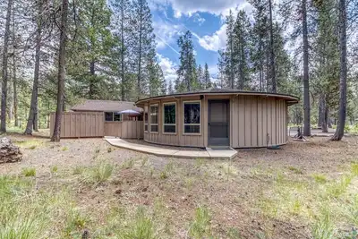 Image de Cozy Sunriver Retreat with Private Hot Tub, Grill, and Sharc Passes
