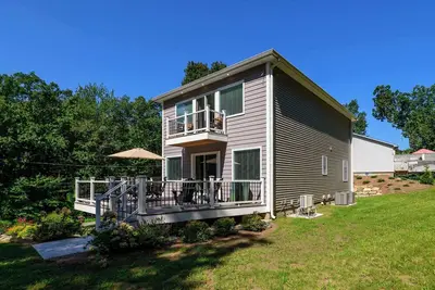 Image de Casa Verde 2 | Luxe Lakeside Escape with Kayaks