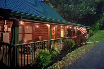 Image de *Gorgeous 3bd Cabin Near Lake w/ Pool Access*