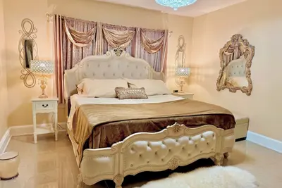 Image de Gorgeous, Stylish, Spacious Duplex with Regal Vibes No Cleaning Fee
