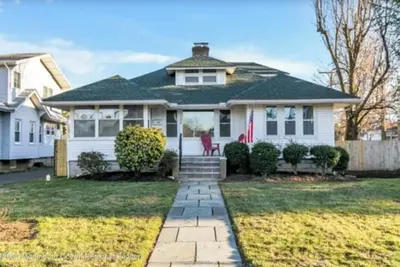 Image de Charming beach house with Ac, WiFi in peaceful North End of Long Branch.