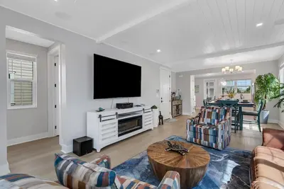 Image de Your Smart Home Escape, Minutes from Anna Maria Island