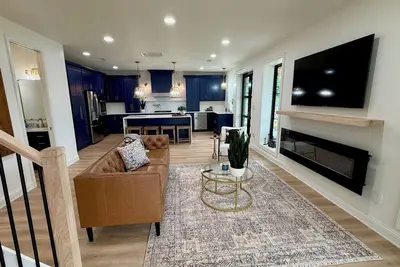 Image de Brand new luxurious 3-bedroom home w/huge dock in Captain Ron's cove