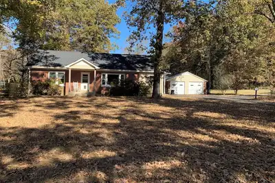 Image de Charming & cozy 2-bedroom cottage in historic Lawrenceburg just 1 mile to town!