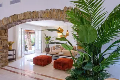 Image de Belle villa de luxe avec jardin et piscine privée