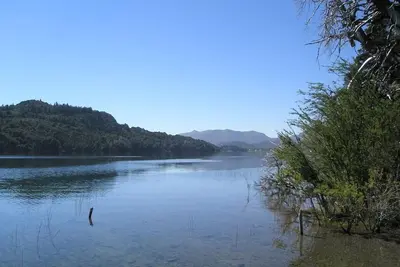 Image de Magical 5 bedroom house over Moreno Lake.