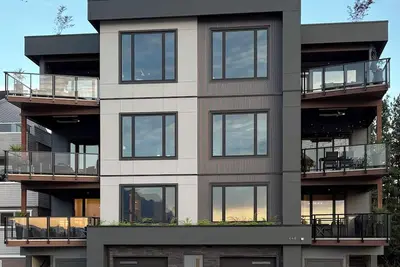 Image de Brand New 3-bedroom/2 bath waterfront condo in lovely Harrison Hot Springs