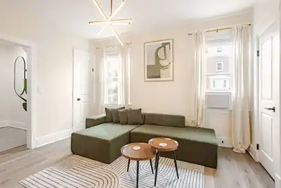 Image de Elm City Escape - Modern + Cozy