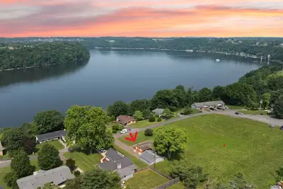 Image de Family friendly 4-bedroom home with room for multiple boat trailers in Somerset