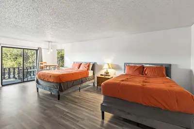 Image de Lakefront Stay-Unit 1+Tv+Dining Table