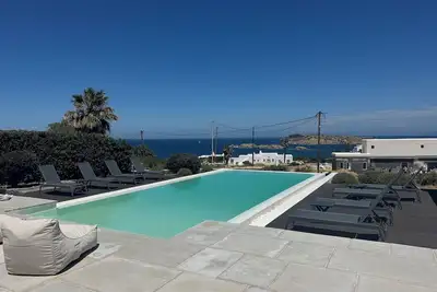 Image de Villa de charme avec piscine à Santa Maria, Paros (Grèce)🌿12 Pers max