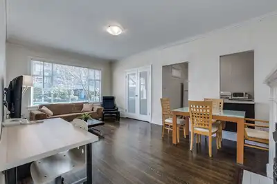 Image de Pet Friendly Furnished 2 Bedroom @ 935 Jervis