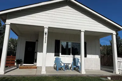 Image de Charming 3-bedroom house with game room, outdoor living area, in Beautiful Bend