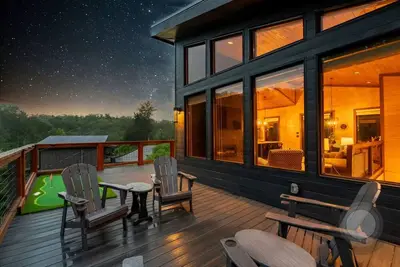 Image de Close To Dollywood! Pickleball, Fishing, Hot Tub!