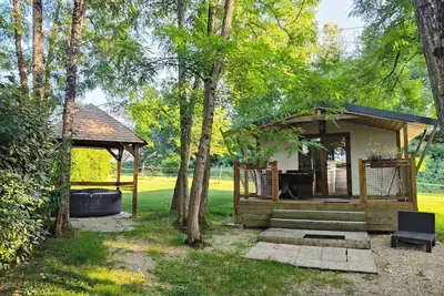 Image de Lodge 6 personnes Ă 5 km du zoo de Beauval au calme avec jacuzzi privatif.