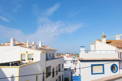Image de Sunny and Spacious Apartment with Balcony! Walk to Beach & Town