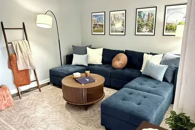 Image de Newly Renovated Grant Park Home – Walkable, Family & Pet Friendly!