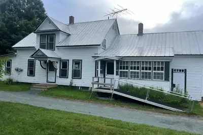 Image de Step back in time at this authentic Vermont Farmhouse Retreat in North Danville