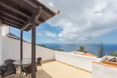 Image de Lightbooking Colon Ii Fuencaliente vistas al mar 7