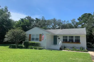 Image de Gulf Breeze Proper Beach Cottage!