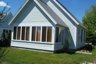 Cottages at Summer Village, fully furnished cottage, Wi-fi, heated pools, hot tub
