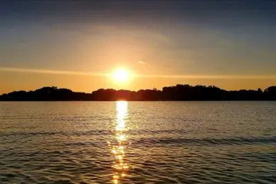 Image de Waterfront Mobile Home w Private Dock on Lake Tawakoni